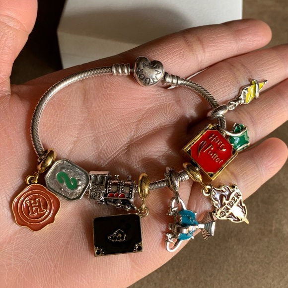 Pandora Snake Chain Heart Clasp Bracelet w/ NEW 9 Harry Potter Themed Charms EUC - Picture 3 of 11